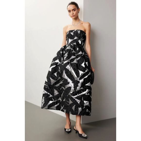 Oscar de la Renta Black Strapless Midi Dress$8,990